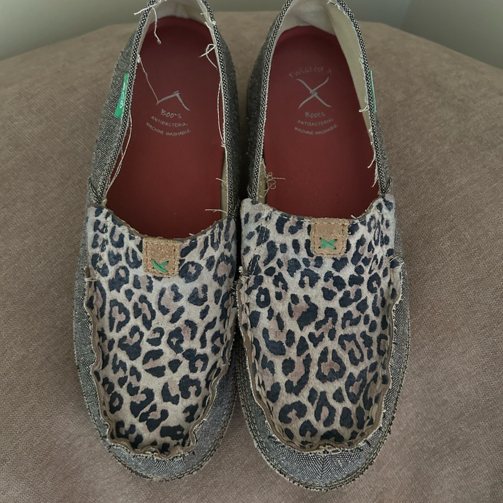 Twisted X leopard print Loafers